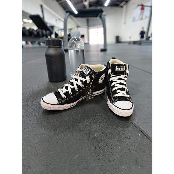 NWT Unisex Converse Chuck Taylor All Star Sneakers  Mid-Top Size: M 11.5/W 13.5 main image 4